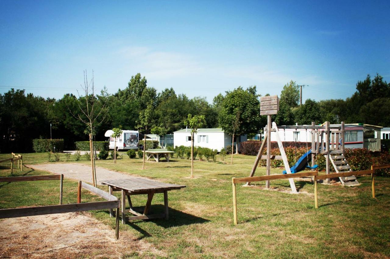 Camping Au Pre De L'Etang Sainte-Foy  Екстериор снимка